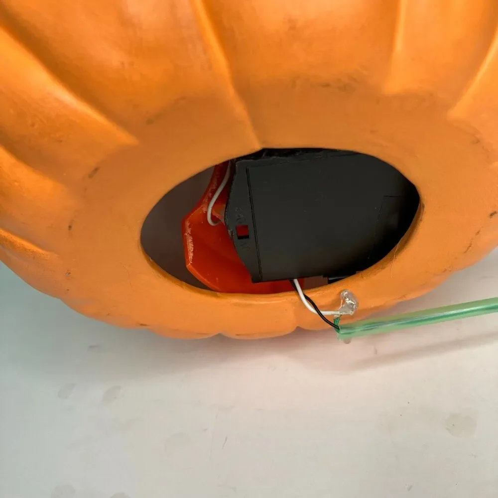 Vintage Ceramic Halloween Jack O Lantern Crooked Grin Wink Pumpkin Lights Up